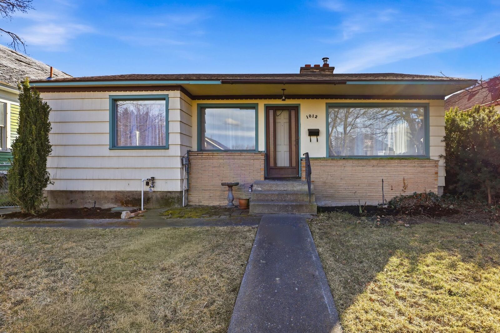 Property Photo: 1012 E Augusta Ave WA 99207