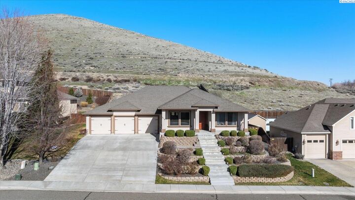 Property Photo: 216 Bear Dr. WA 99352