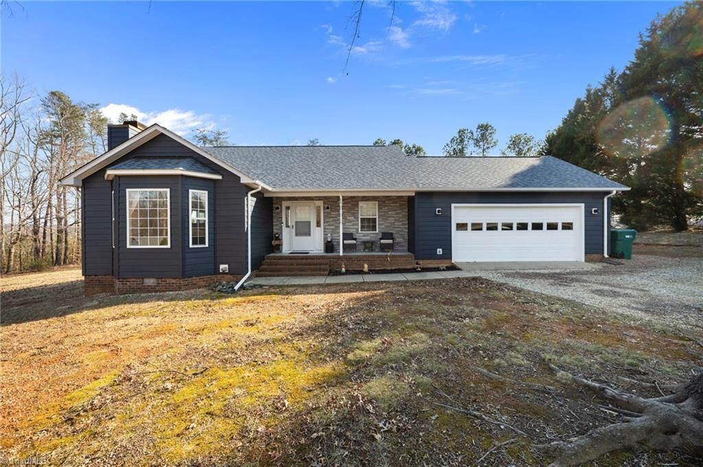 Property Photo: 220 Farmview Road NC 27025