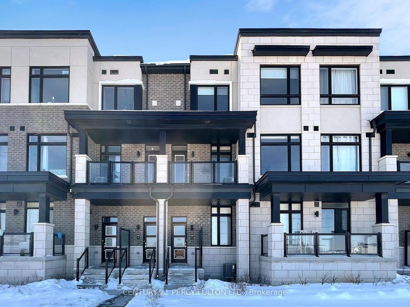 Property Photo:  2550 Castlegate Crossing 206  ON L1X 0G4 