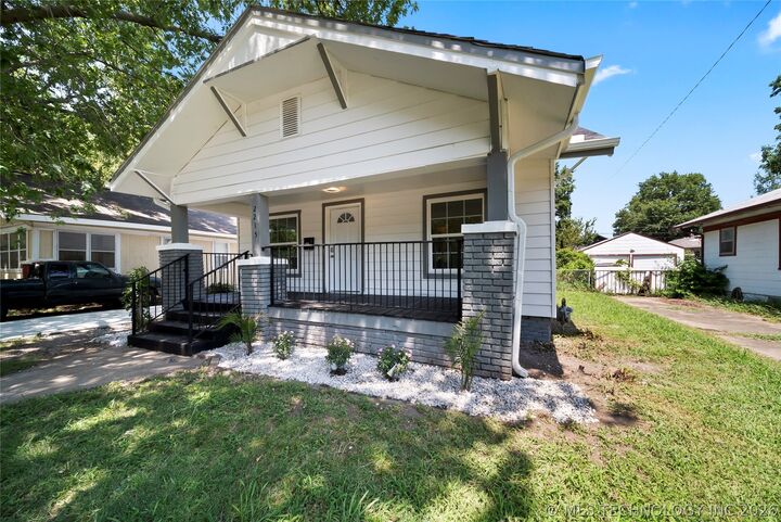 Property Photo:  2215 E 8th Street  OK 74104 