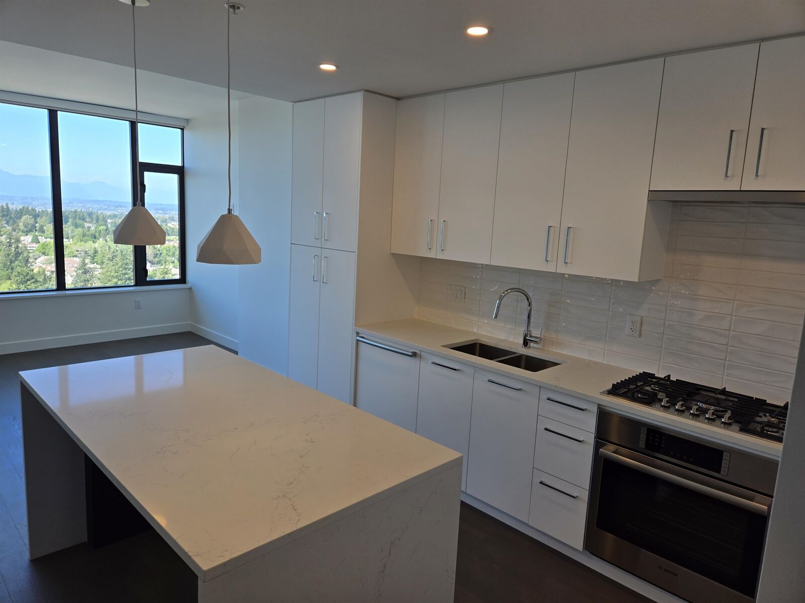 Property Photo: 1588 Johnston Road 2001 BC V4B 3Z7