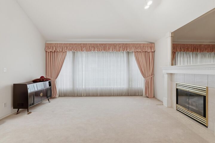 Property Photo: 8 Greystone Place BC V3H 4T5