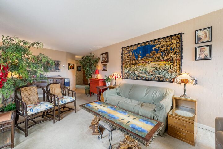 Property Photo:  1442 Foster Street 111  BC V4B 3X7 