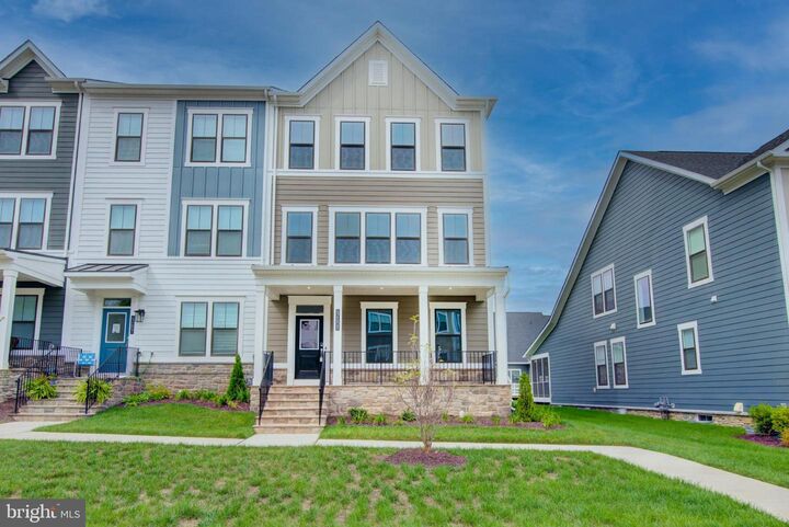 Property Photo:  42609 Houdini Rest Ter  VA 20176 