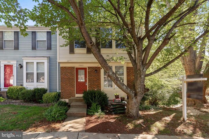 Property Photo: 15023 Oak Crest Court VA 22025