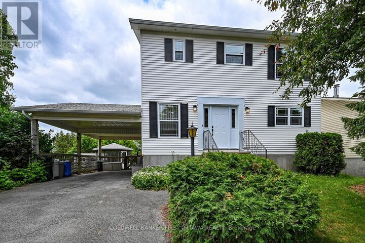 Property Photo:  22 Poole Creek Crescent  ON K2S 1T6 