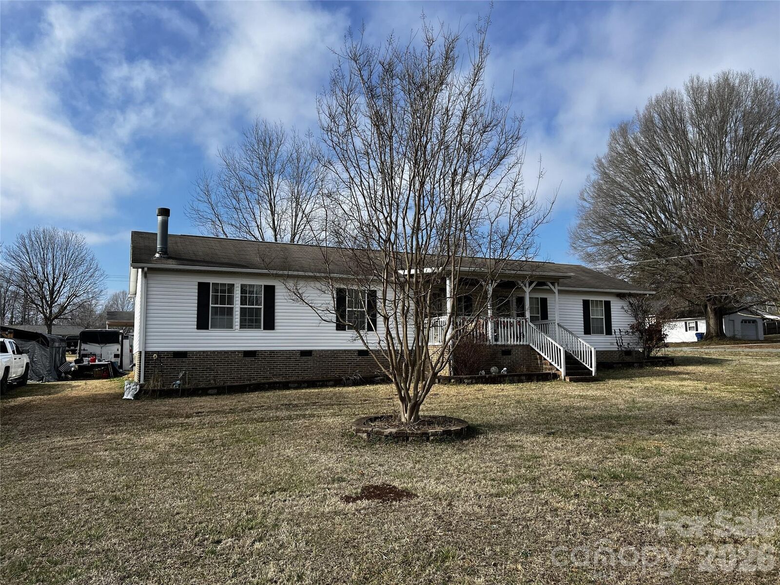 Property Photo: 900 Ingle Street NC 27249