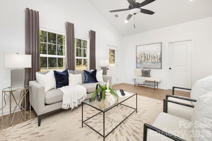 Property Photo:  528 W Todd Lane  NC 28208 