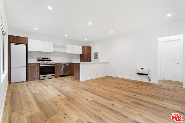 Property Photo:  2002 4th St  CA 90405 