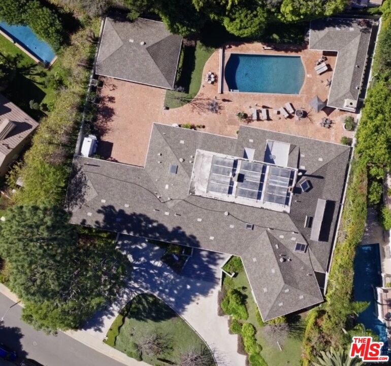 Property Photo:  917 Oxford Way  CA 90210 