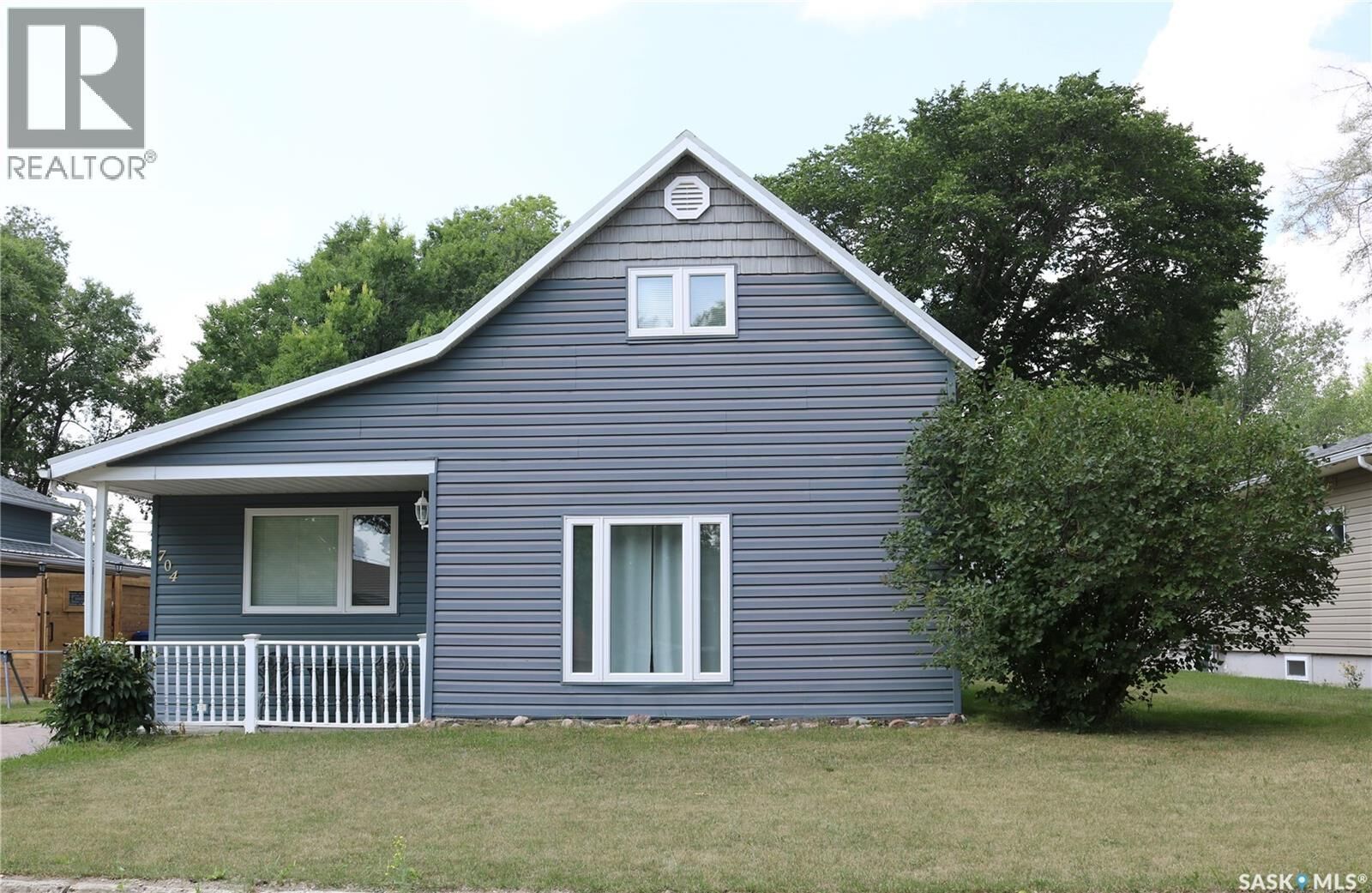 Property Photo:  704 Ogilvie Street  SK S0G 3N0 