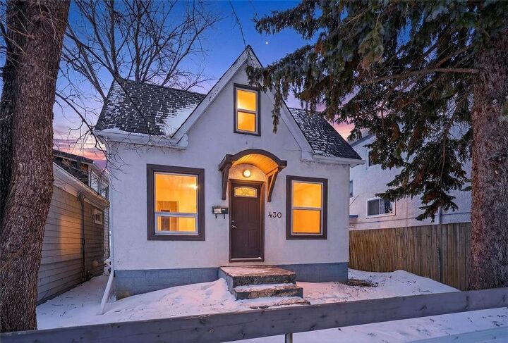 Property Photo:  430 Martin Avenue West  MB R2L 0C3 