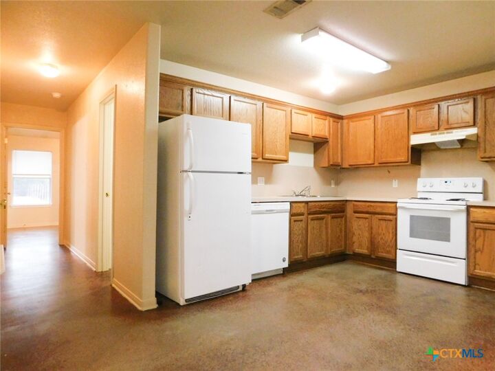 Property Photo: 1913 Charleston Court TX 76542