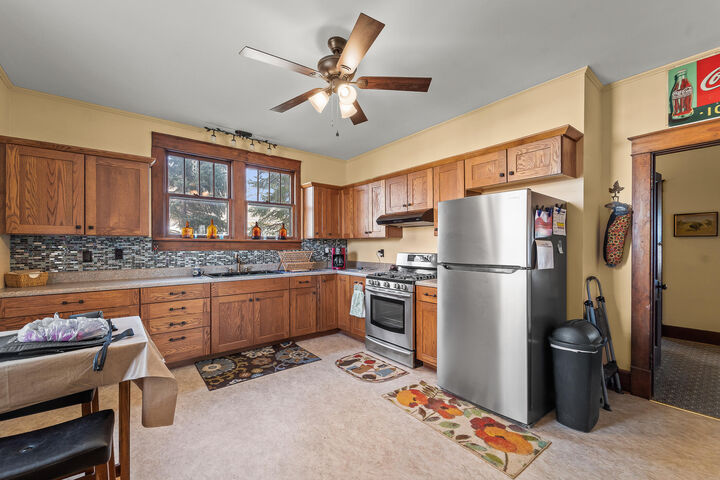 Property Photo:  221 W 6th Street  MO 65251 