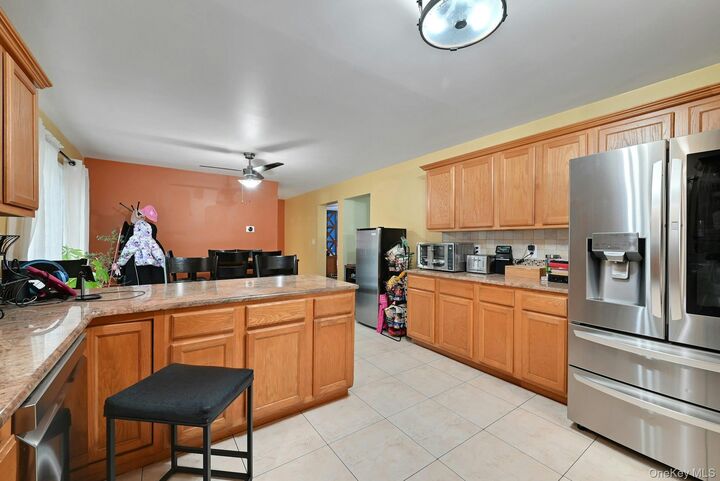 Property Photo:  