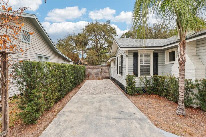 Property Photo:  137 E Grant Street  FL 32806 