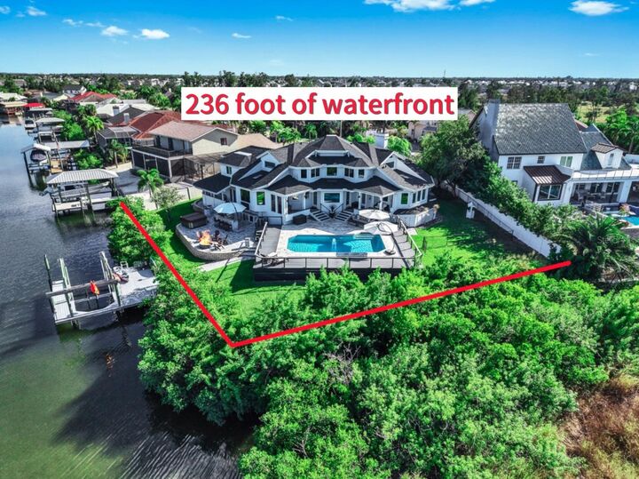 Property Photo: 945 Bunker View Drive FL 33572