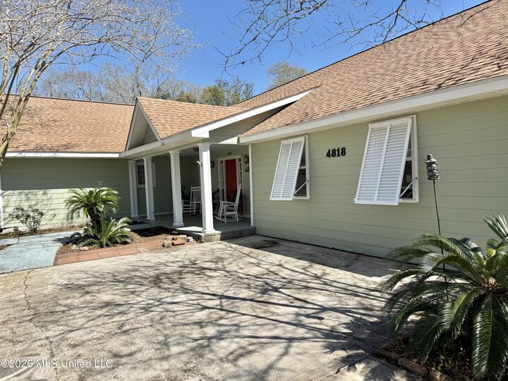 Property Photo:  4818 Oakwood Street  MS 39563 