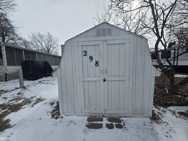 Property Photo: 10001 E Goodall Road 298 MI 48429