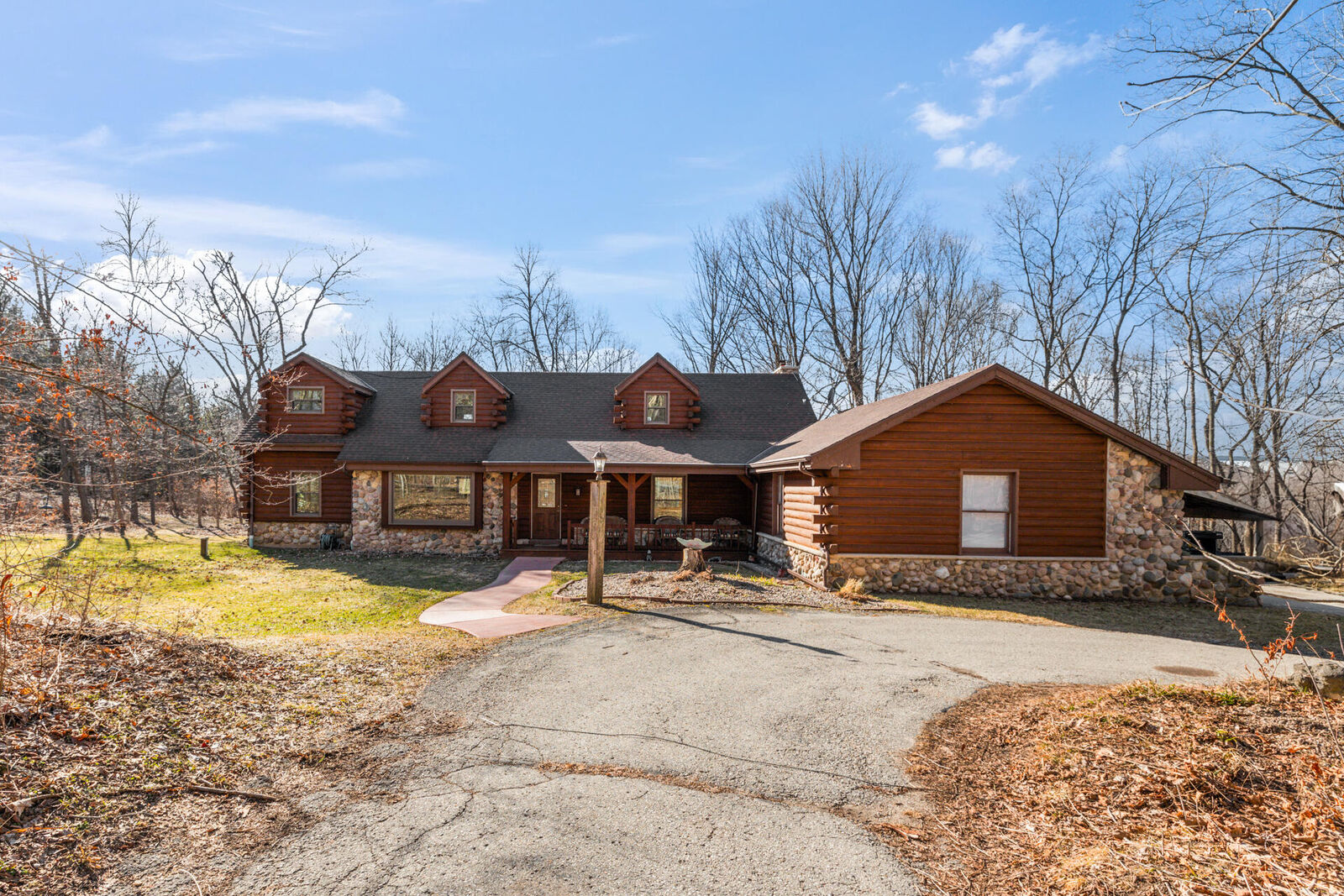 Property Photo: 1311 Emerald Dr WI 53027