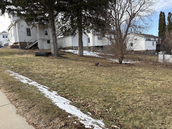 Property Photo:  201 N Concord Ave  WI 53094 