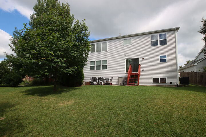 Property Photo:  1949 W Windsor Drive  IL 60073 