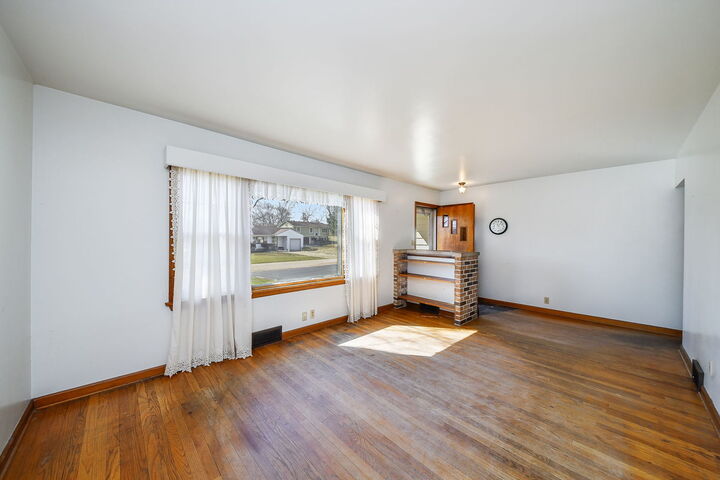 Property Photo: 1322 Lakeview Street IL 60051