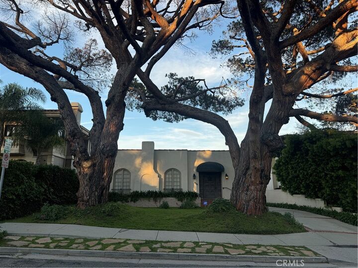 Property Photo:  939 25th St  CA 90403 