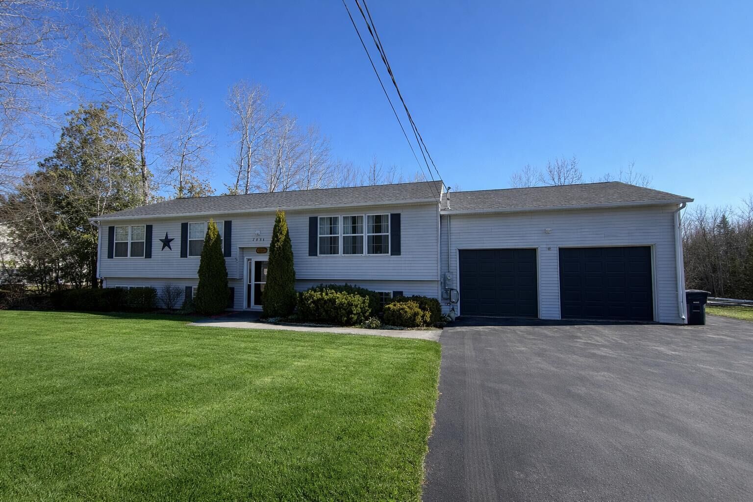 Property Photo:  2094 Glenwood Avenue  ME 04401 