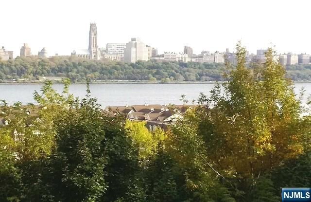 Property Photo:  3 Old Wood Road 2  NJ 07020 