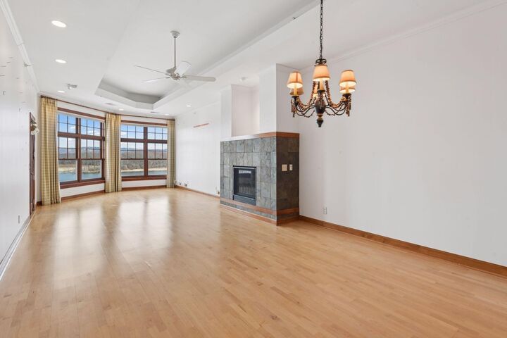 Property Photo:  225 Lawrence Boulevard W 406  MN 55981 