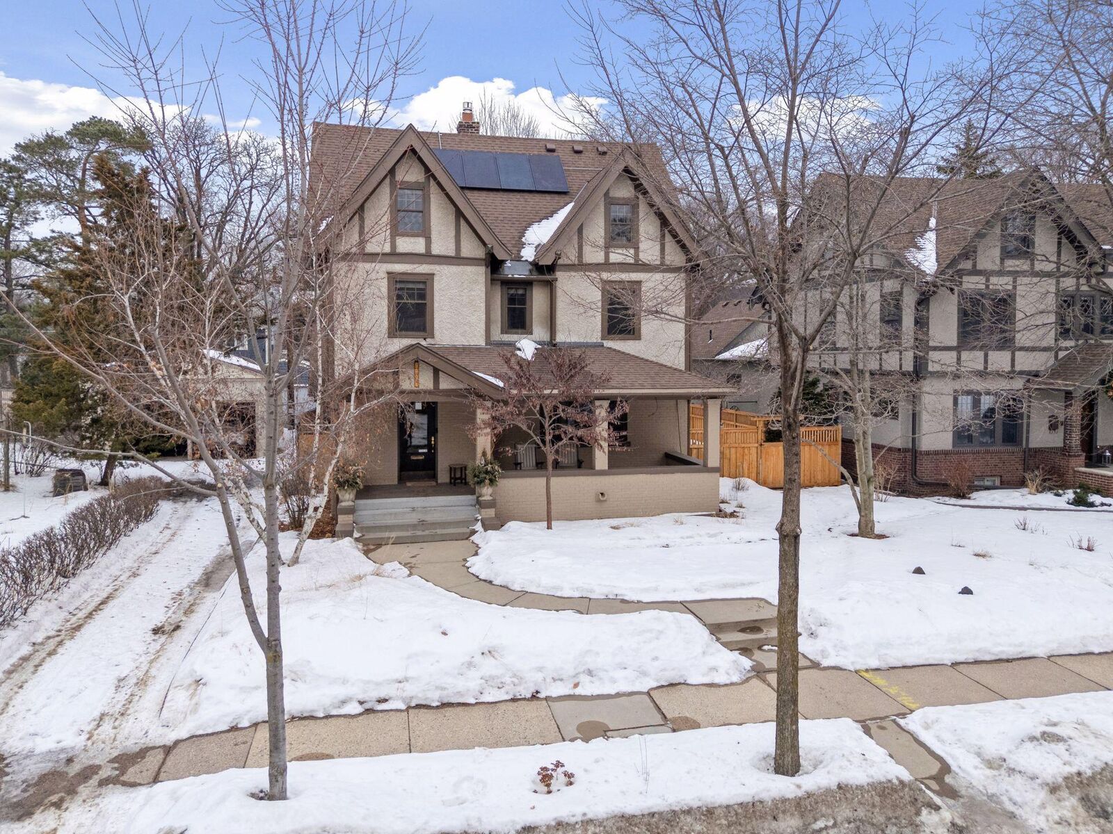 Property Photo:  2119 Oliver Avenue S  MN 55405 