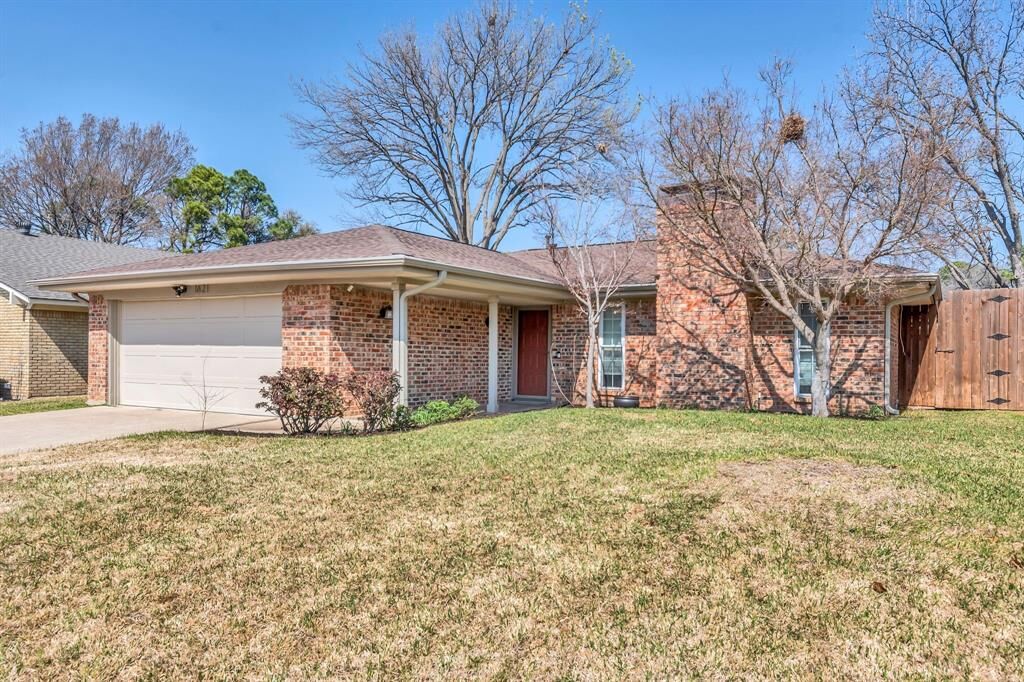 Property Photo:  1621 Lexington Place  TX 76022 