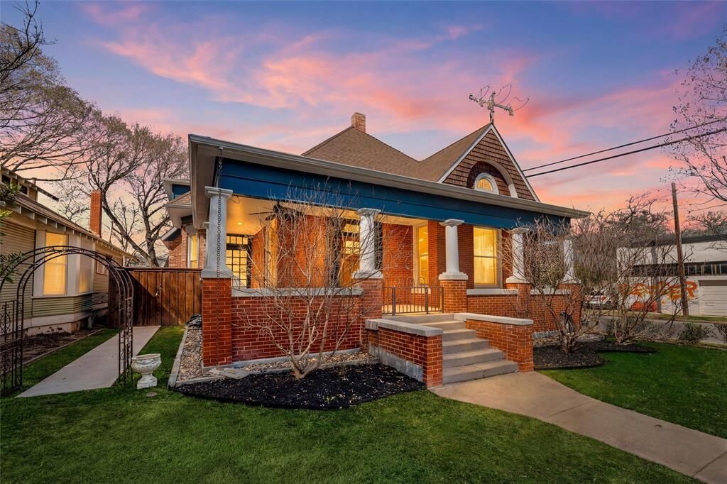 Property Photo:  1700 Fairmount Avenue  TX 76110 