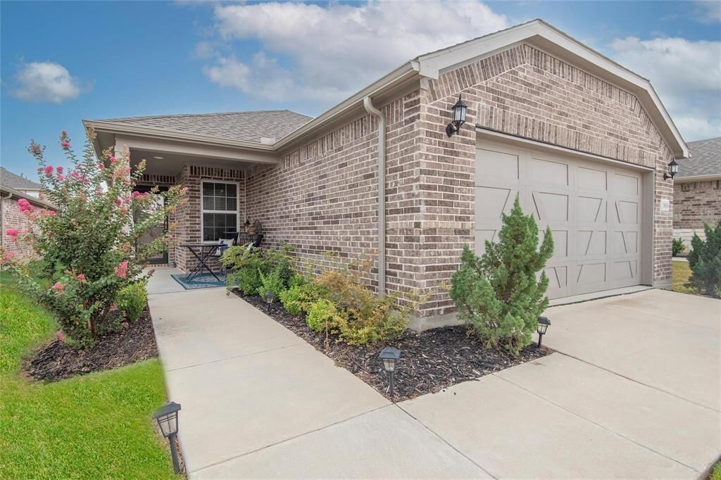 Property Photo:  7633 Rampart Drive  TX 76227 