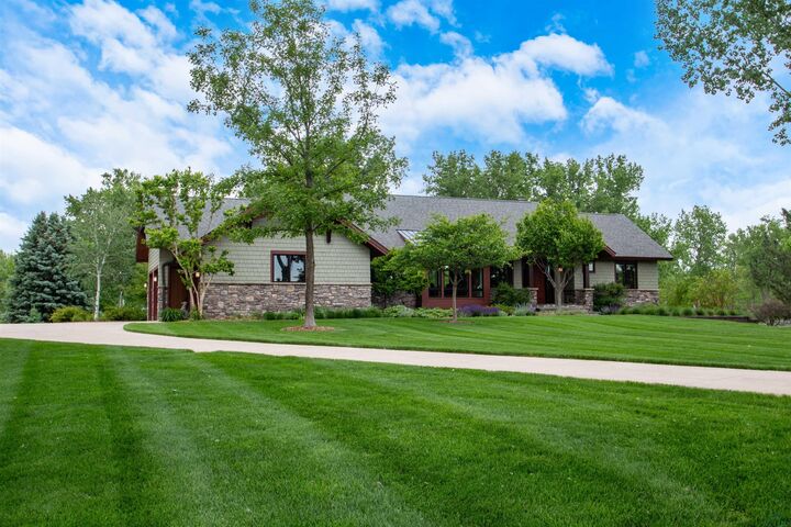 Property Photo: 914 Wynstone Drive SD 57038