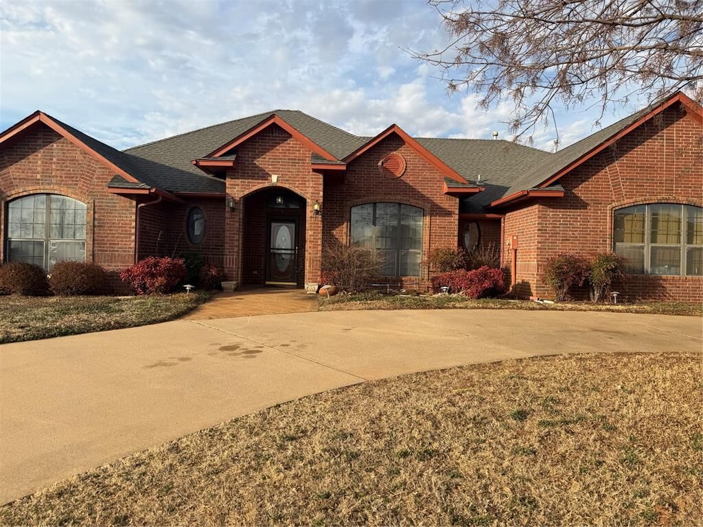 Property Photo: 1530 Canyon Bluff Road OK 73044