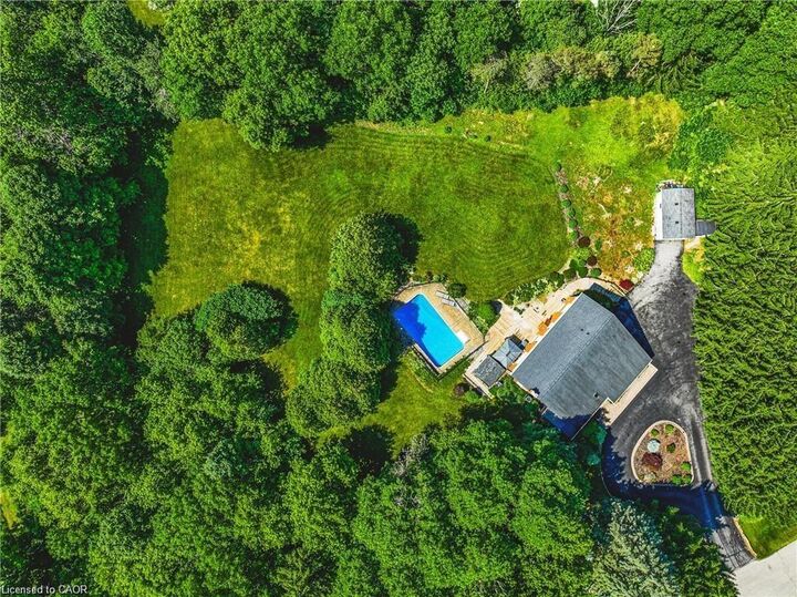 Property Photo:  6 Iris Court  ON L0R 1H3 