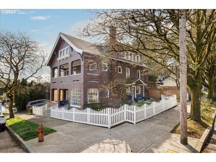 Property Photo:  7006 S Virginia Ave  OR 97219 