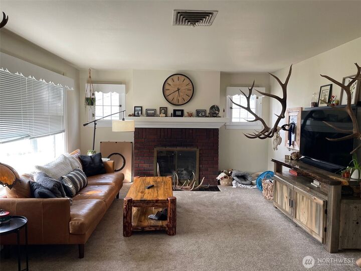 Property Photo: 705 E 3rd Avenue WA 98926