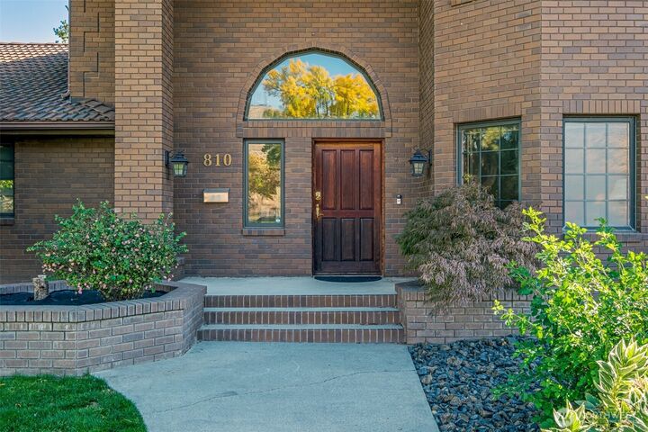 Property Photo:  810  D Street SW  WA 98823 