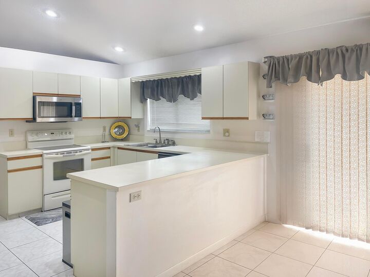Property Photo: 9525 El Clair Ranch Road FL 33437