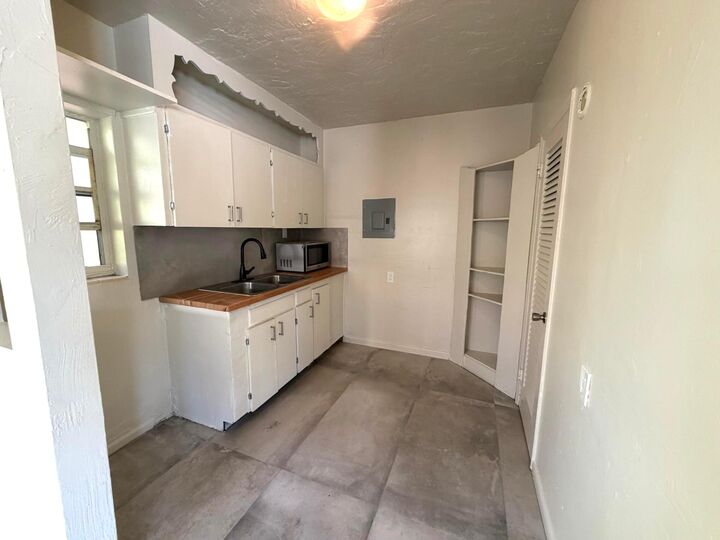 Property Photo: 304 S Ocean Breeze FL 33460