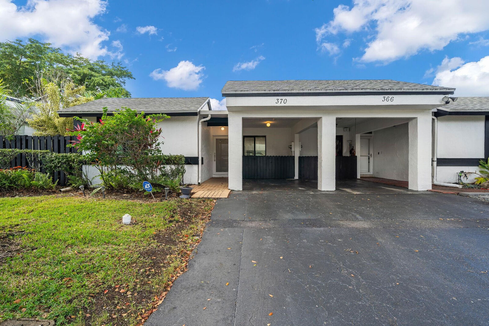 Property Photo:  370 Fairway Circle 13  FL 33326 