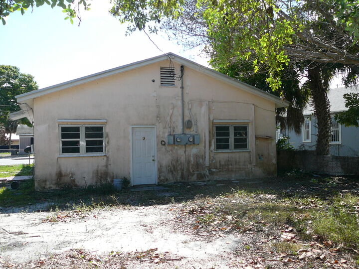 Property Photo:  1400 Delaware Avenue  FL 34950 