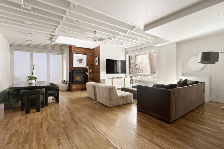 Property Photo:  414 W 51st Street 2  NY 10019 
