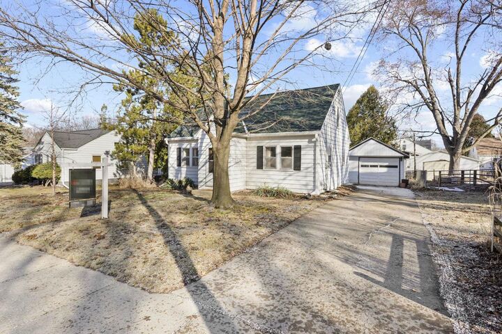 Property Photo:  3914 Dennett Drive  WI 53714 