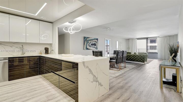 Property Photo: 2500 Parkview Dr 1914 FL 33009