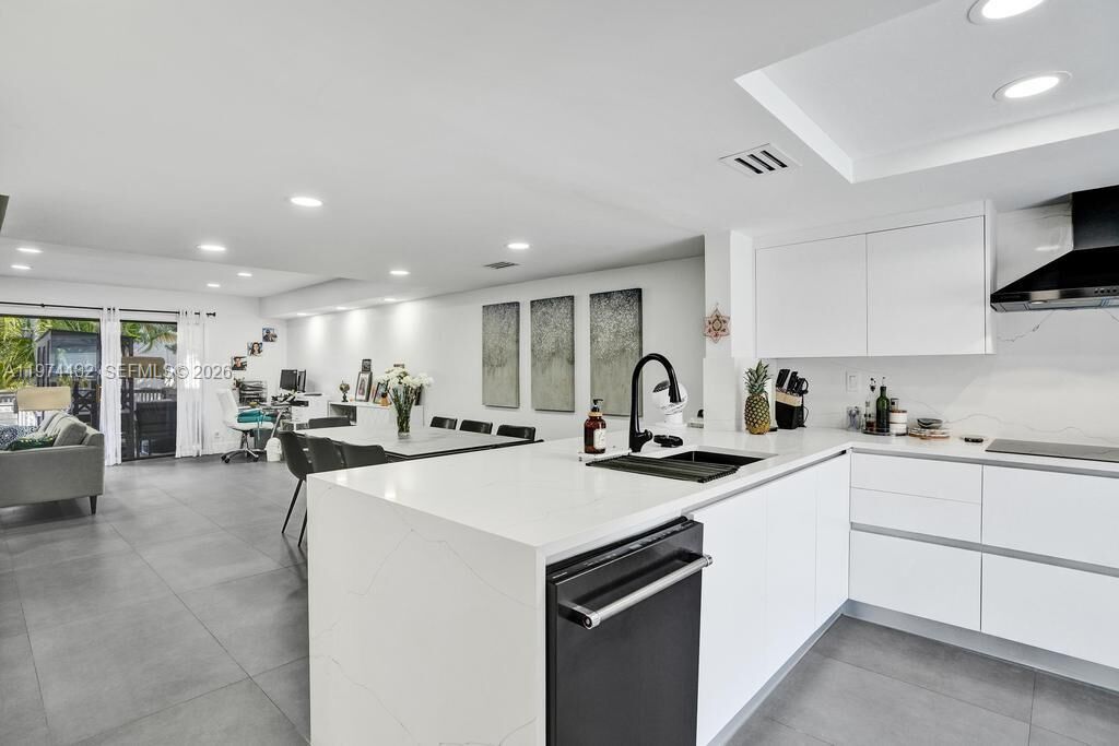 Property Photo: 2723 NE 164th St 77 FL 33160